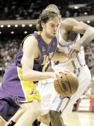 Gasol se estrena en el Staples Center de los Ángeles