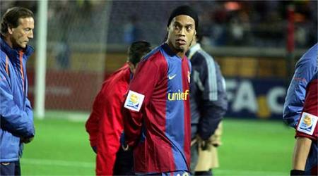 Ronaldinho, un lastre para el Barcelona