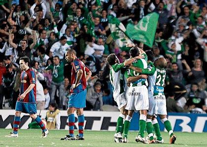 El Barça se deja remontar un 0-2 frente al Betis y el Villareal se coloca 2º