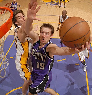 Buen partido de Gasol en la derrota de los Lakers frente a Sacramento