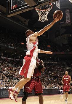 Vuelve Bosh y los Raptors de Calderón vuelven a ganar