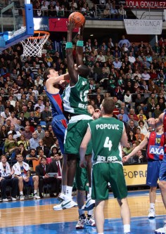 Euroliga Top 16: el Unicaja vence al Barça