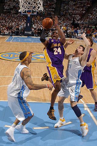 Los Lakers ganan de nuevo a los Nuggets y se colocan 3-0 en la serie