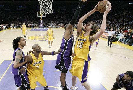 Los Lakers vencen a los Kings y se aseguran el liderato de la Conferencia Oeste