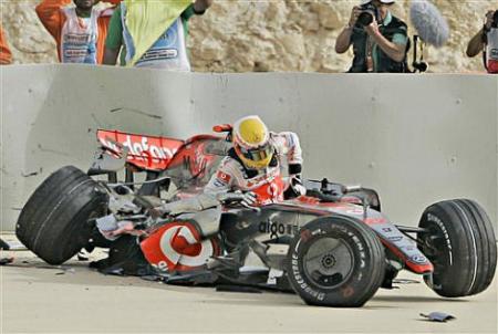 Los Ferrari mandan en Bahrein con Alonso muy lejos de cabeza