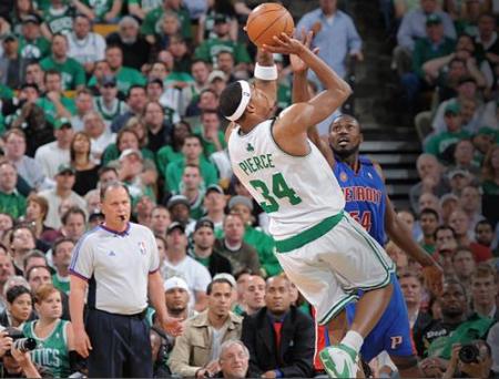 Los Celtics derrotan a los Pistons y toman ventaja en la Final del Este