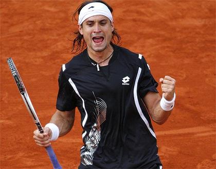 Ferrer sufre pero también pasa a cuartos en Roland Garros