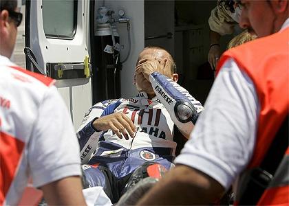 Jorge Lorenzo, hospitalizado tras una caída, no correrá en Montmeló