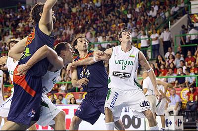 España ganó a Lituania por 99-66