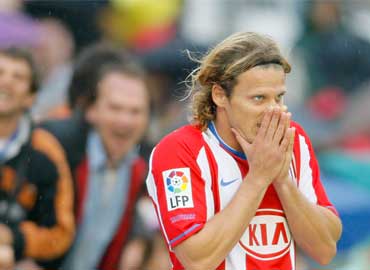 Diego Forlán estará un mes de baja