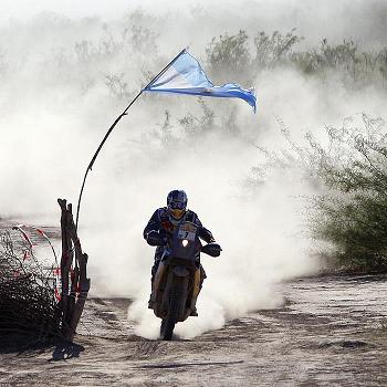 Carlos Sainz y Marc Coma son más líderes tras la octava jornada del Dakar