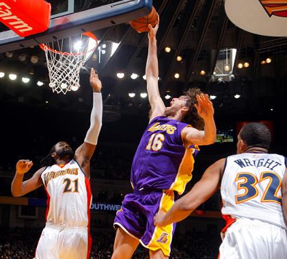 Pau Gasol consigue 33 puntos y 18 rebotes ante los Warriors