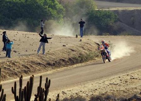 Viladoms gana en motos. Coma y Sainz siguen líderes tras una dura etapa en Atacama