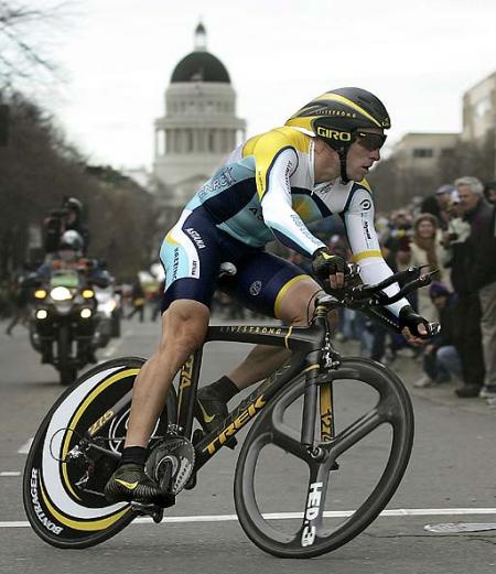 Armstrong ofrece recompensa por su bici