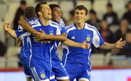 El Valencia y el Deportivo de la Coruña caen eliminados en la Copa de la UEFA