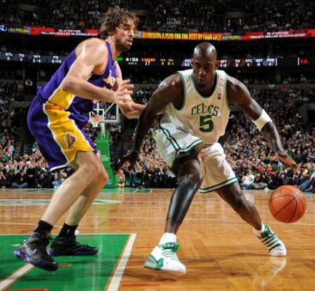 Los Lakers ganan a los Celtics con 24 puntos de Gasol