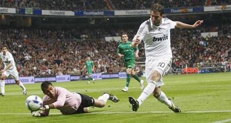 El Real Madrid gana 6-1 al Betis y se coloca a 7 puntos del Barcelona