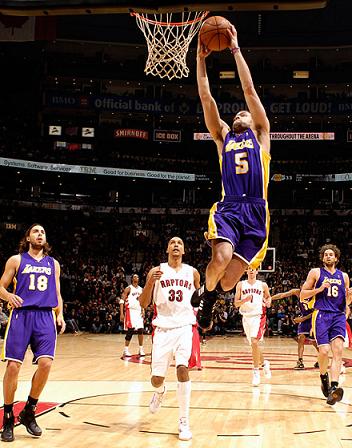 Pau Gasol consigue 31 puntos y 15 rebotes ante unos Raptors sin Calderón