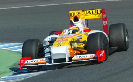 Fernando Alonso vuela en Jerez