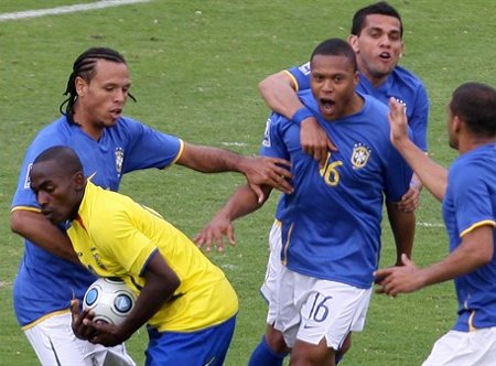 Ecuador y Brasil empatan en un mal partido de los cariocas