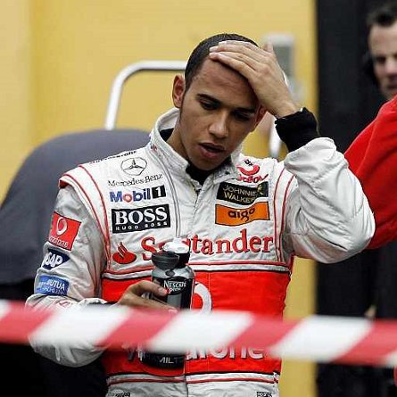 Hamilton no ve competitivo a su coche