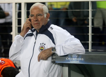 Luis Aragonés vuelve a la senda del éxito en Turquía