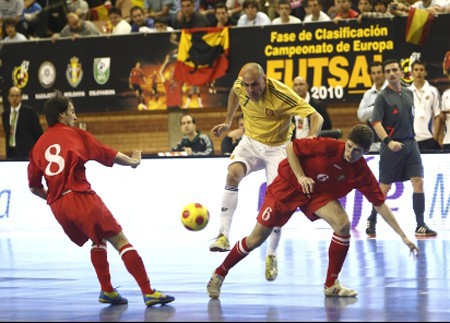 España golea en el inicio del Pre-Europeo