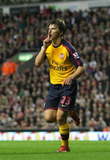 Liverpool y Arsenal empatan a cuatro con dos goles de Torres y cuatro de Arshavin