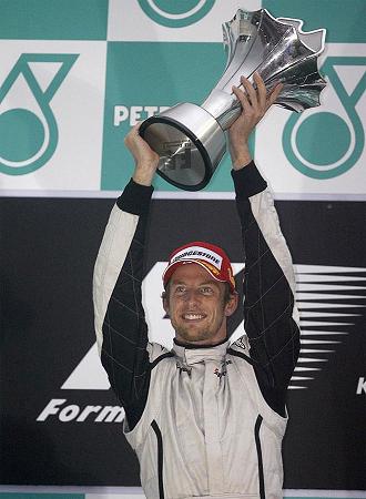 Button gana su segunda carrera del año en el diluvio de Malasia