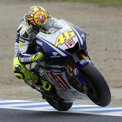 Rossi comienza mandando en Japón seguido muy de cerca por Stoner