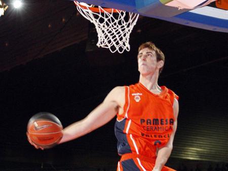 Victor Claver se inscribe en el Draft de la NBA 2009