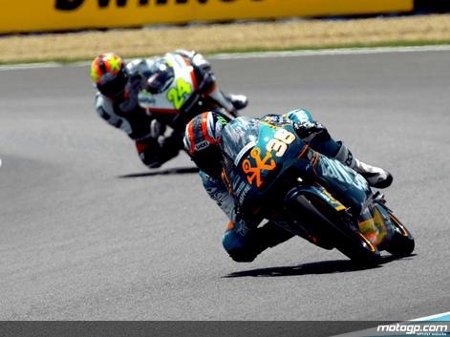 Smith vence en 125cc y Aoyama en 250cc