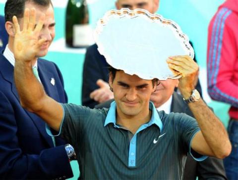 Federer derrota a Nadal y gana por segunda vez el Masters de Madrid