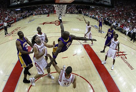 NBA Playoffs’09: Los Rockets arrasan a los Lakers y empatan la serie a dos