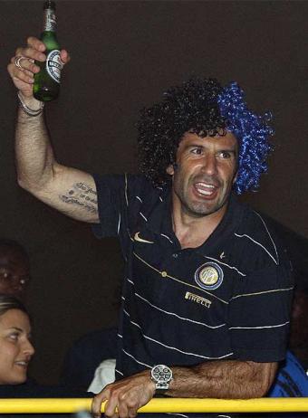 El portugués Luis Figo anuncia su retirada del fútbol de primer nivel