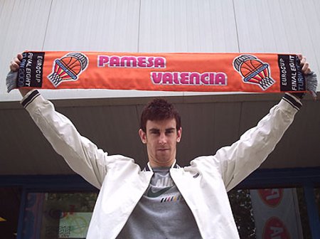 Victor Claver renueva con Pamesa