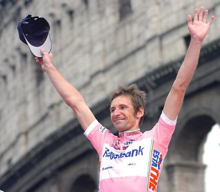 Giro de Italia 09: Menchov se sube a lo más alto del podio