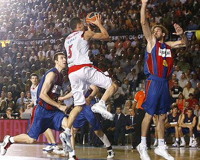 El Barcelona gana al Tau y coloca el 2-1 en la final de la ACB