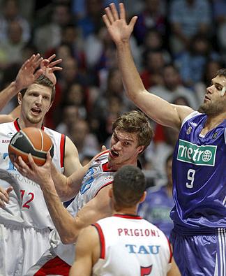 El Tau Vitoria jugará la final de la Liga ACB tras ganar al Real Madrid