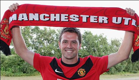 Michael Owen firma por el Manchester United