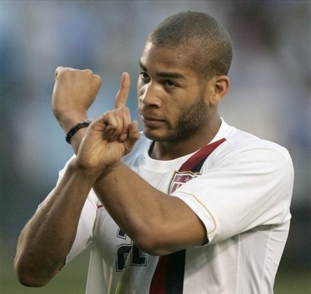 El Milan ficha a Onyewu y persigue un ‘9’