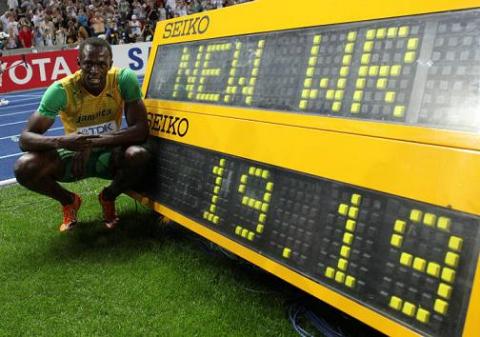 Video: Usain Bolt también batió el récord del mundo de los 200 metros