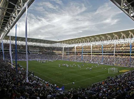 Luis García anota el primer gol en el Estadio Cornellá-El Prat