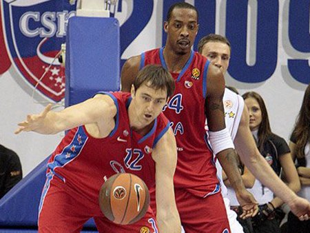 Lorbek y Morris refuerzan el juego interior del Regal Barça