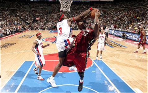 Ben Wallace firmará un año con los Detroit Pistons.