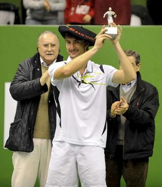 Juan Carlos Ferrero derrotó a Almagro y se hizo con el triunfo en el Masters de Bilbao