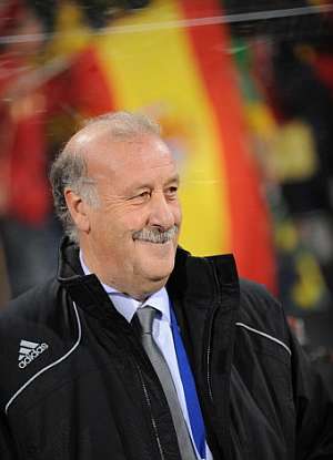 Vicente del Bosque renueva su contrato como seleccionador hasta el 2012