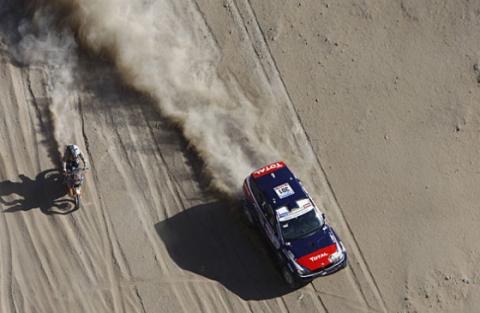 Dakar 2010 Etapa 8: Stéphane Peterhansel gana la especial seguido por Carlos Sainz