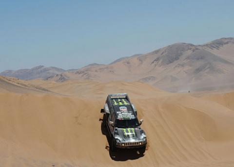 Dakar 2010 Etapa 6: Stephane Peterhansel gana en coches, Carlos Sainz es segundo y se afianza como líder