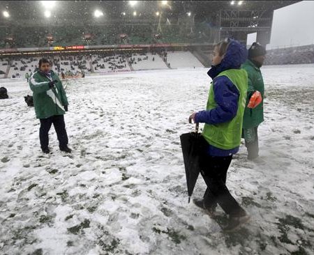 Liga Española 2009/10 2ª División: dos partidos suspendidos y un entrenador cesado